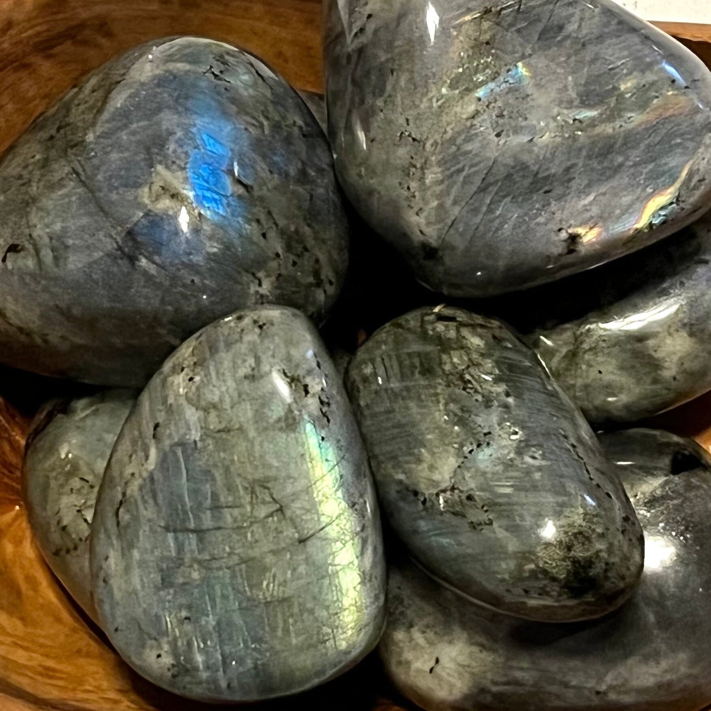 Labradorite Palm Stone • Flashy Crystal for Protection & Intuition • Worry Stone • Pocket Crystal • Third Eye Chakra Healing Gift - Crystals for everyone • Crystals And Cord