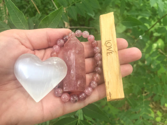 Red Aventurine Crystal Gift Set • Bracelet, Tower, Palo Santo and Selenite Heart • Root Chakra Healing Kit • Confidence & Energy Boost - Crystals for everyone • Crystals And Cord