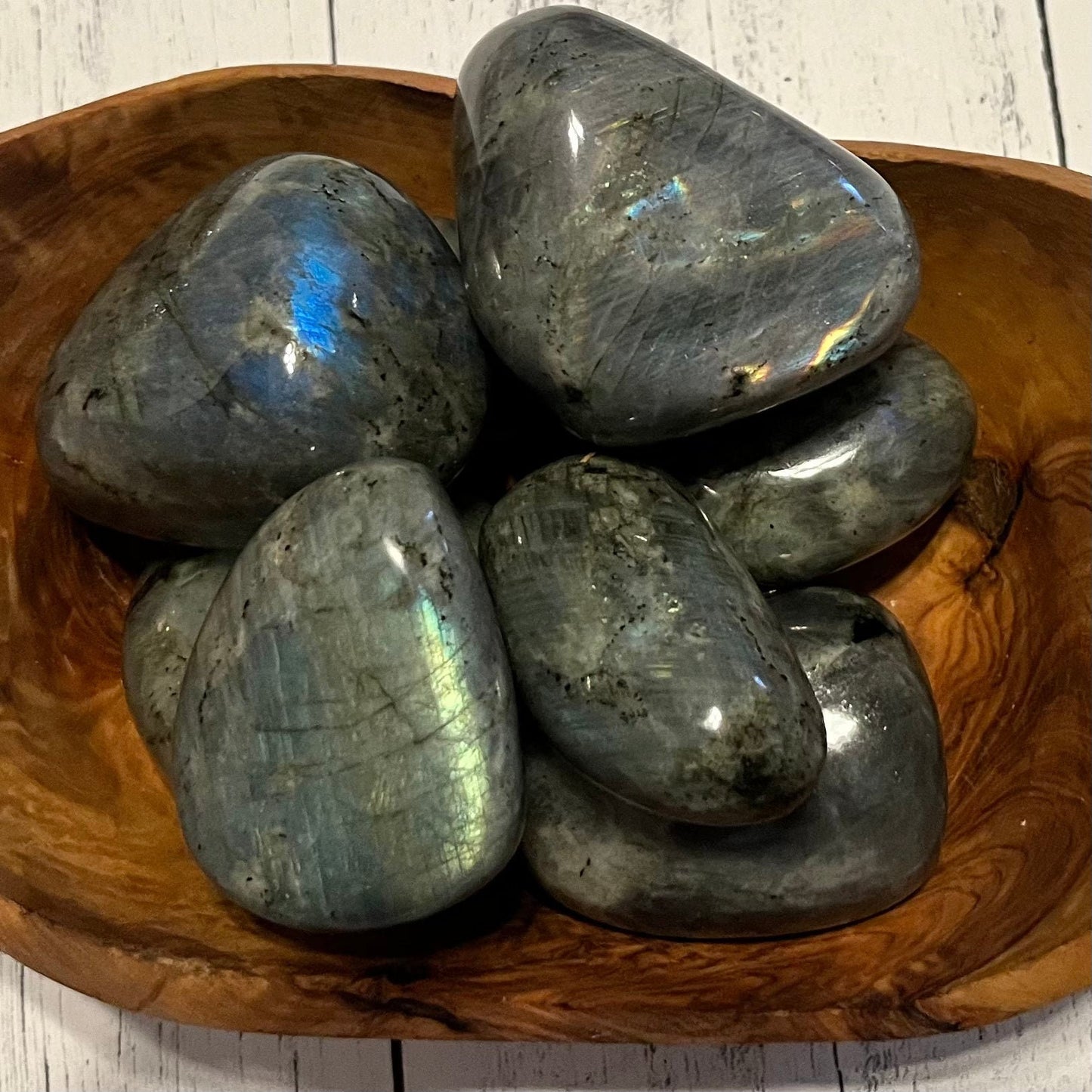 Labradorite Palm Stone • Flashy Crystal for Protection & Intuition • Worry Stone • Pocket Crystal • Third Eye Chakra Healing Gift - Crystals for everyone • Crystals And Cord