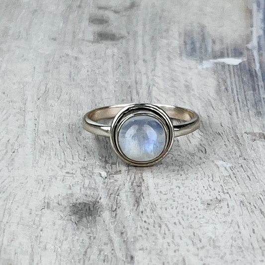 Minimalist Rainbow Moonstone Ring in 925 Sterling Silver – Simple & Elegant Crystal Jewelry for Emotional Clarity and Inner Peace - Crystals for everyone • Crystals And Cord