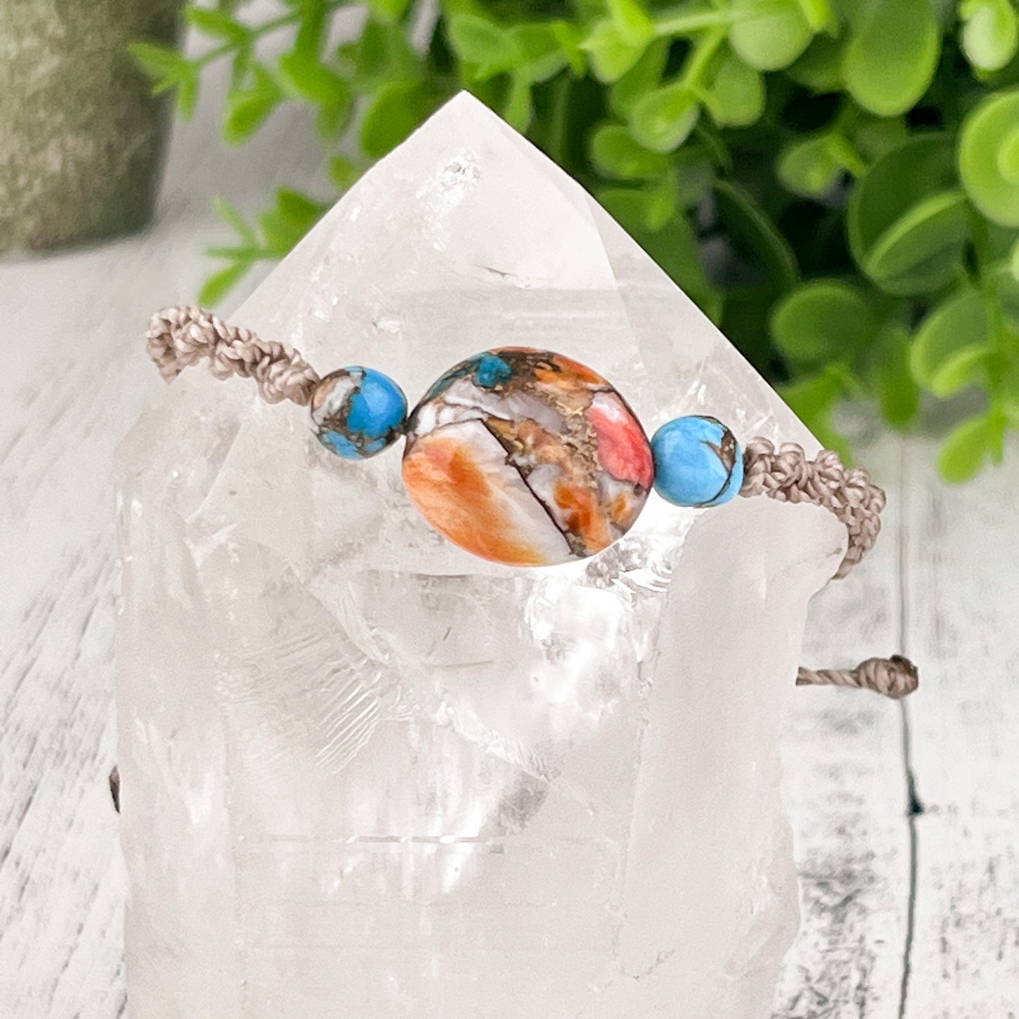 Hand Knotted Kingman Turquoise and Spiny Oyster Bracelet for Calm Communication and Inner Peace - Adjustable Size - Crystals for everyone • Crystals And Cord