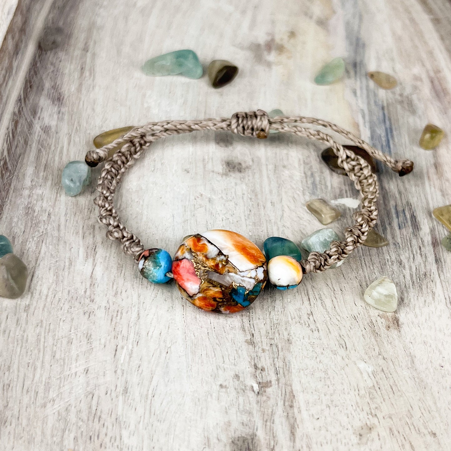 Hand Knotted Kingman Turquoise and Spiny Oyster Bracelet for Calm Communication and Inner Peace - Adjustable Size - Crystals for everyone • Crystals And Cord