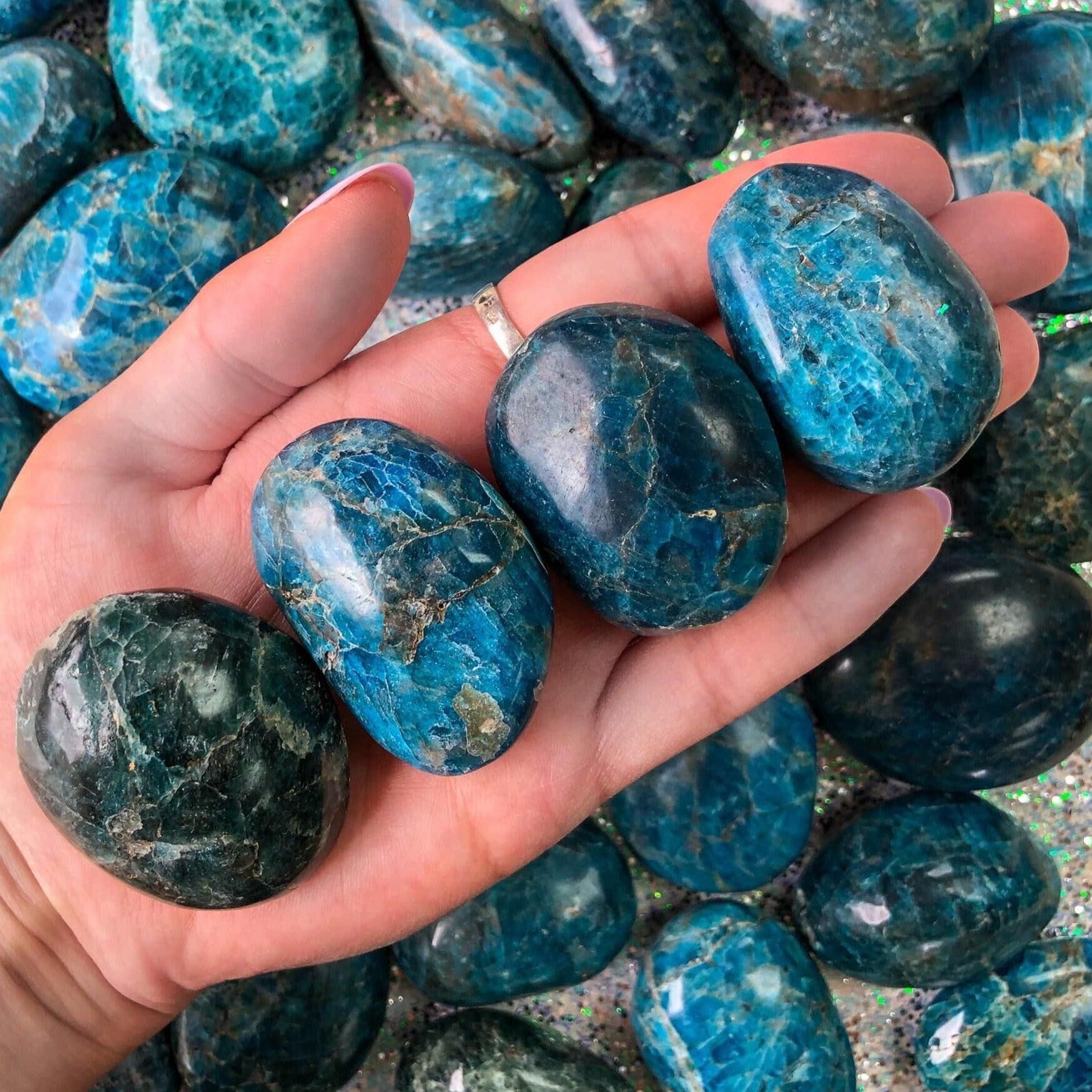 Manifestation and Balance: Unique Blue Apatite Palm Stone for Spiritual Attunement and Self-Expression - Crystals for everyone • Crystals And Cord